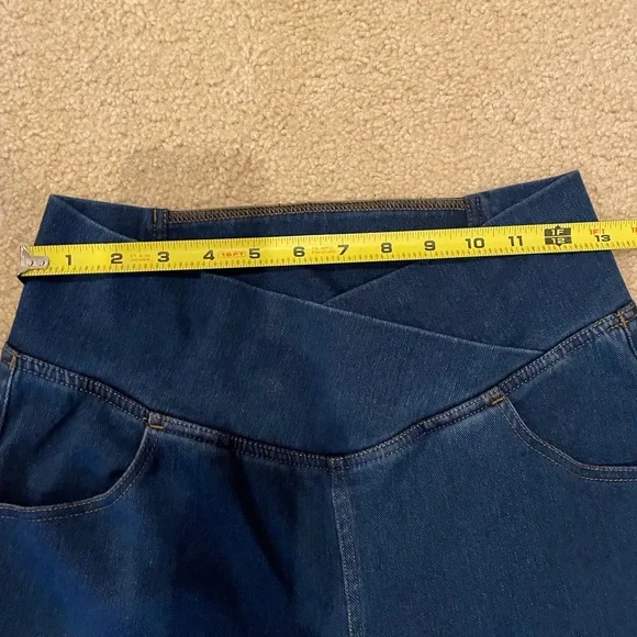 HALARA Women's stretchy flare Jeans. Size med/petite (26-27) - Picture 3 of 11